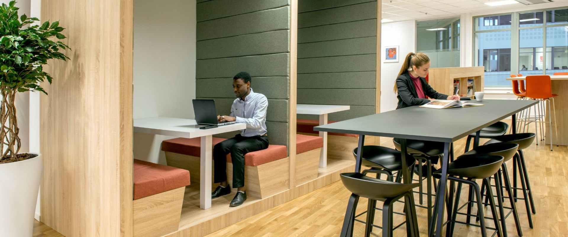 What is the difference between coworking and traditional office?