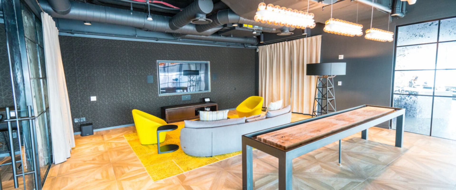 What Amenities are Included in an Individual Workspace in a Co-Working Office Space?